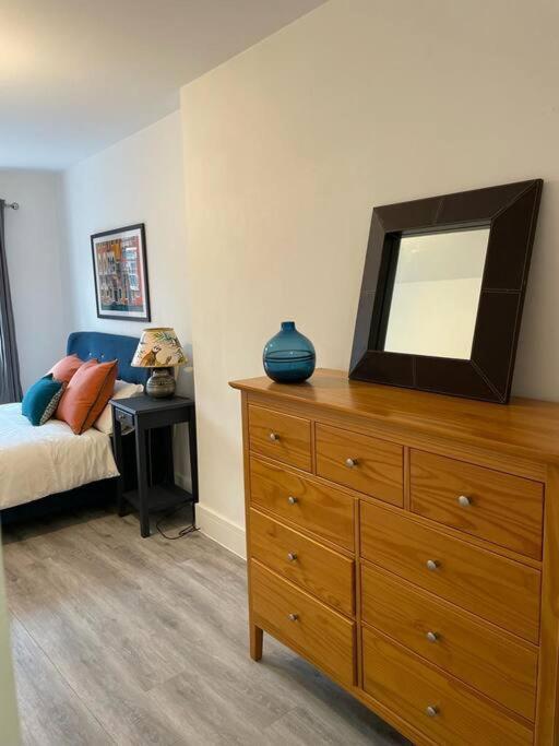 Stunning And Spacious 2Bed Flat In Central Woking Exteriör bild