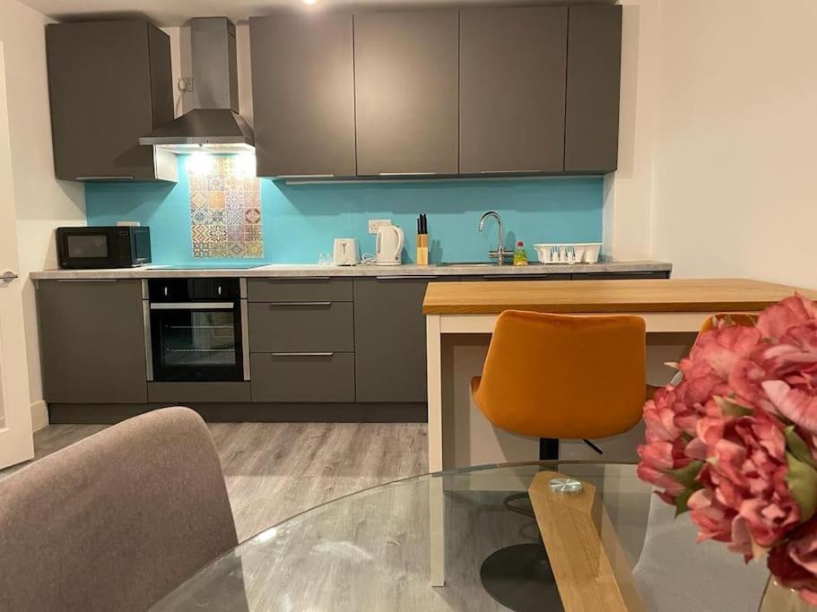 Stunning And Spacious 2Bed Flat In Central Woking Exteriör bild