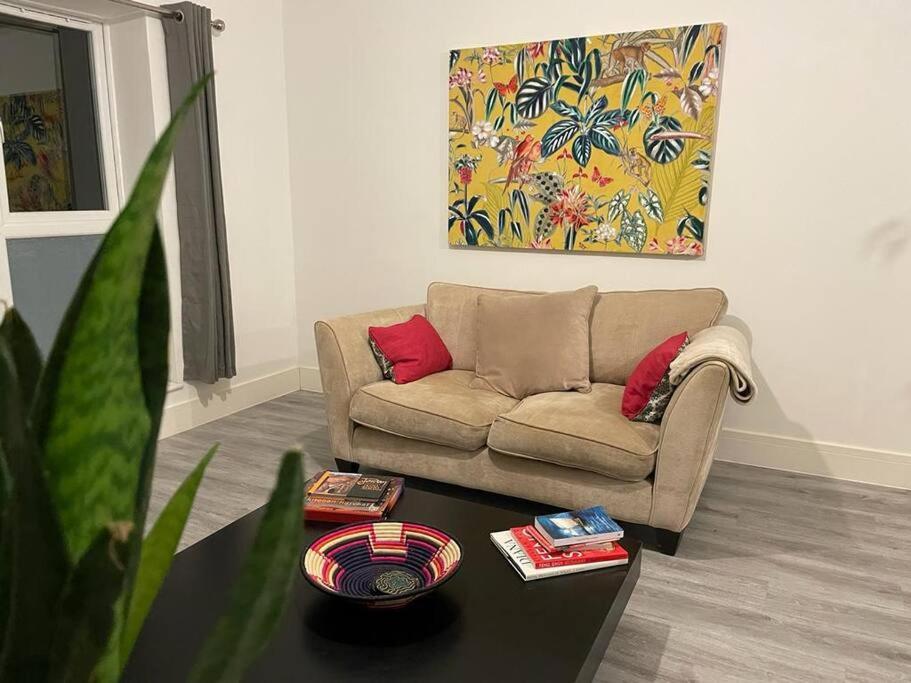 Stunning And Spacious 2Bed Flat In Central Woking Exteriör bild